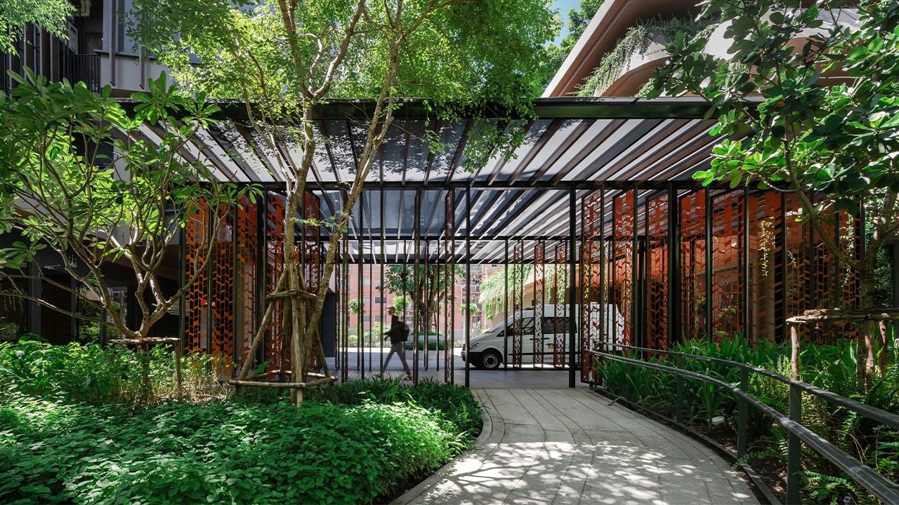 Sanpiti Jin Wellbeing premium rehabilitation facility entrance with tropical garden